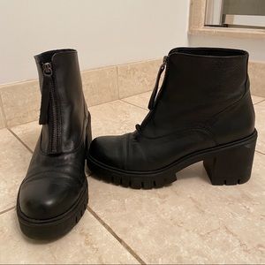 Black Leather L’Intervalle booties - Size 10